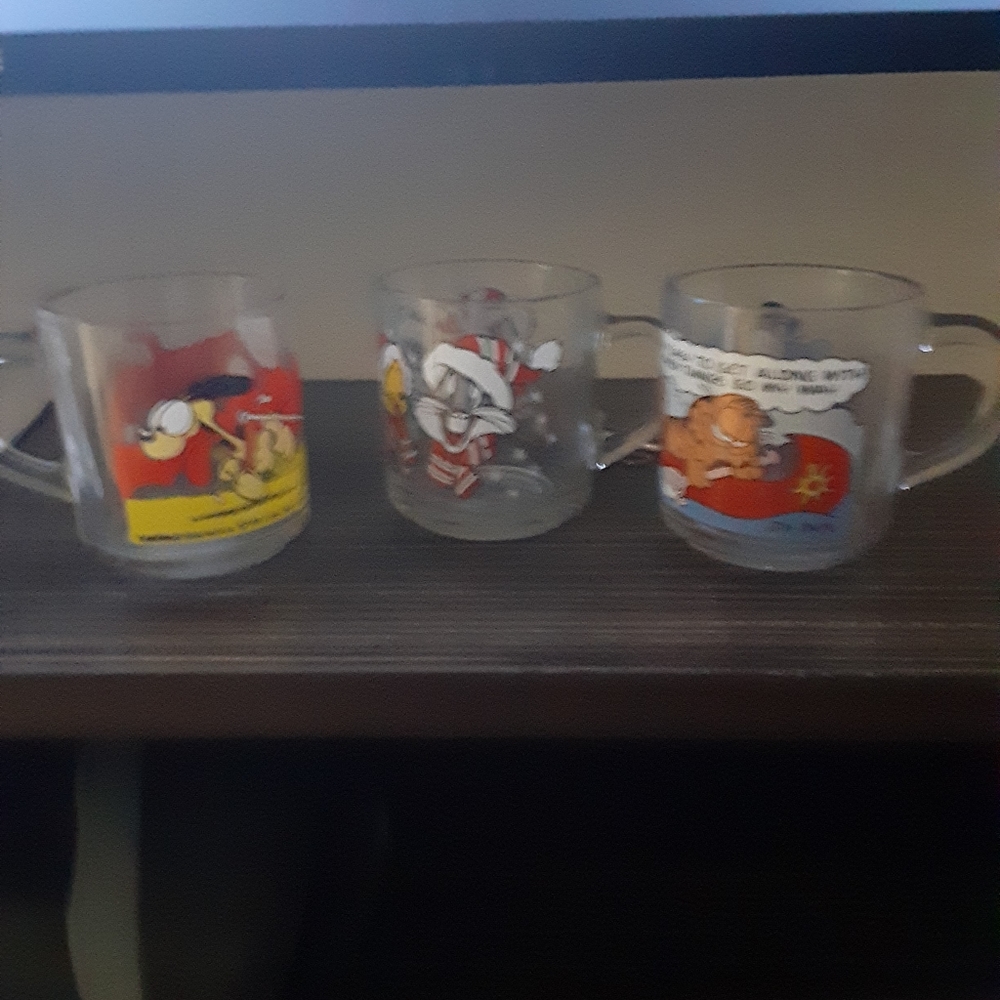 Looney Tunes and Garfield glass mugs vintage